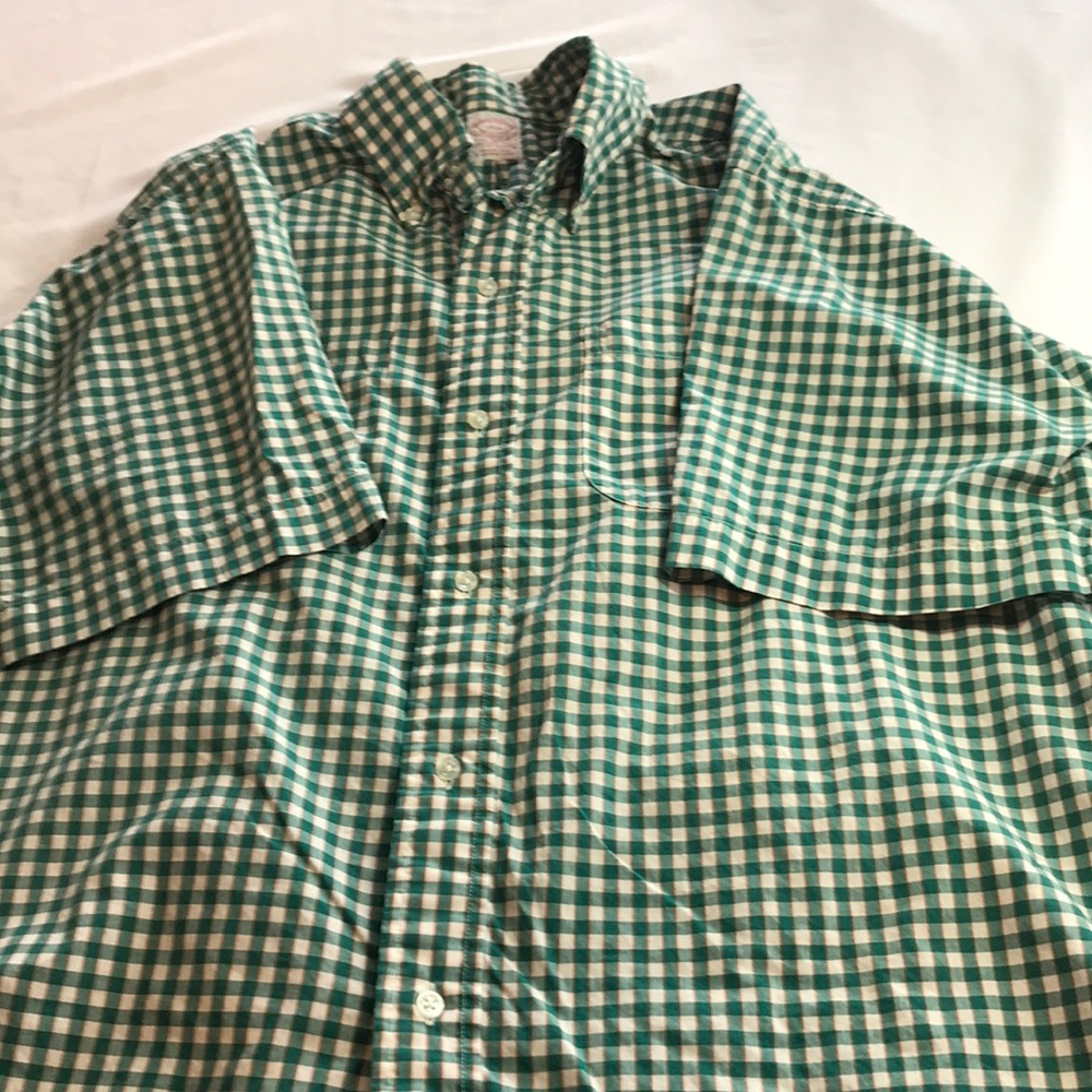 🦩Brooks Brothers men’s short sleeve shirt 16 1/2